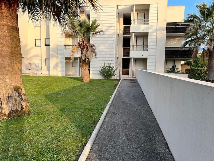 Luxury 3 Piece Garden Apartment In Cannes Marina Mandelieu-La Napoule Exterior photo