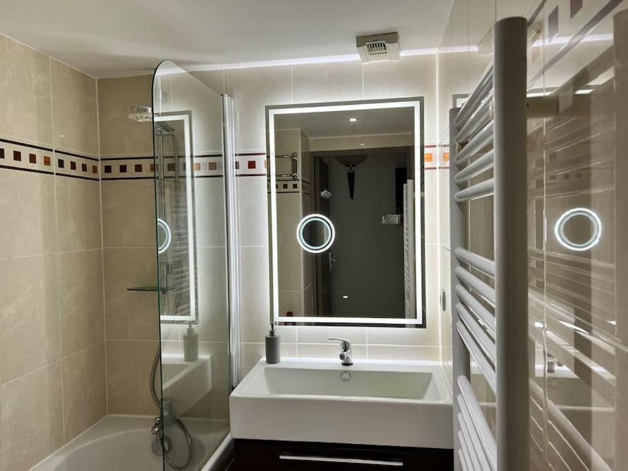 Luxury 3 Piece Garden Apartment In Cannes Marina Mandelieu-La Napoule Exterior photo